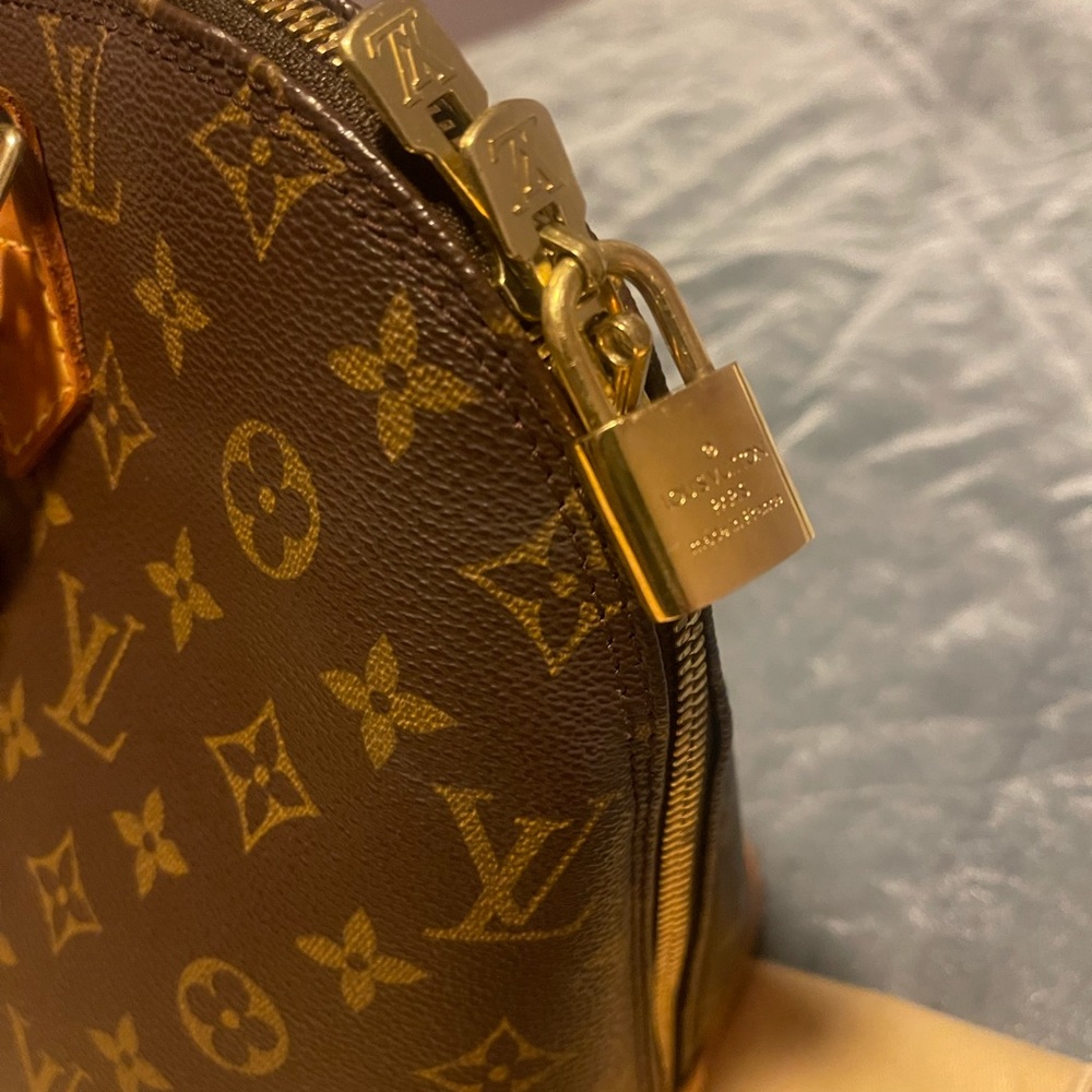 LV Mono Alma MM size